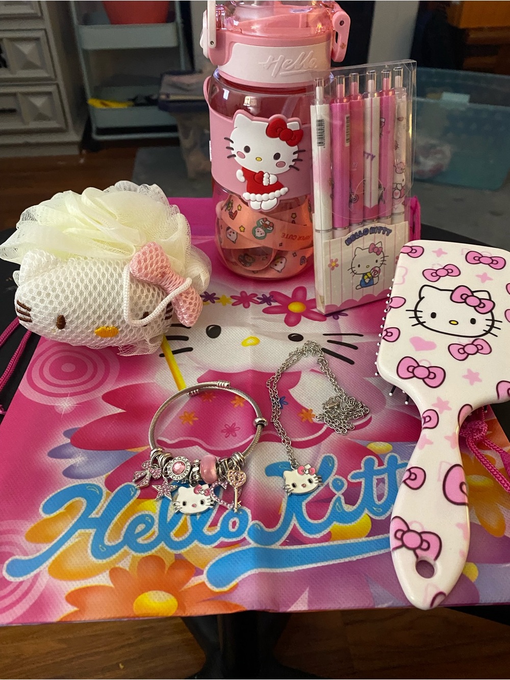 🆕 Hello Kitty Bundle - Picture 11 of 11